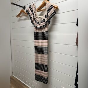 Maxi off shoulder sweater dress. Blk. Pink, and beige